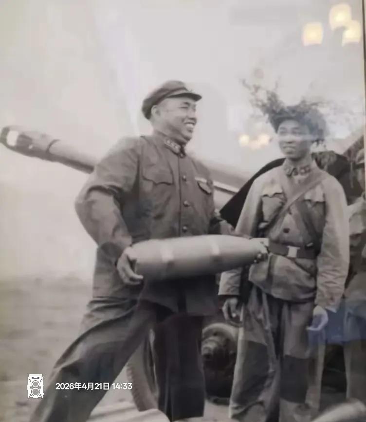 这是哪位将军在搬东西，没看出来。请历史高手指点。[作揖]