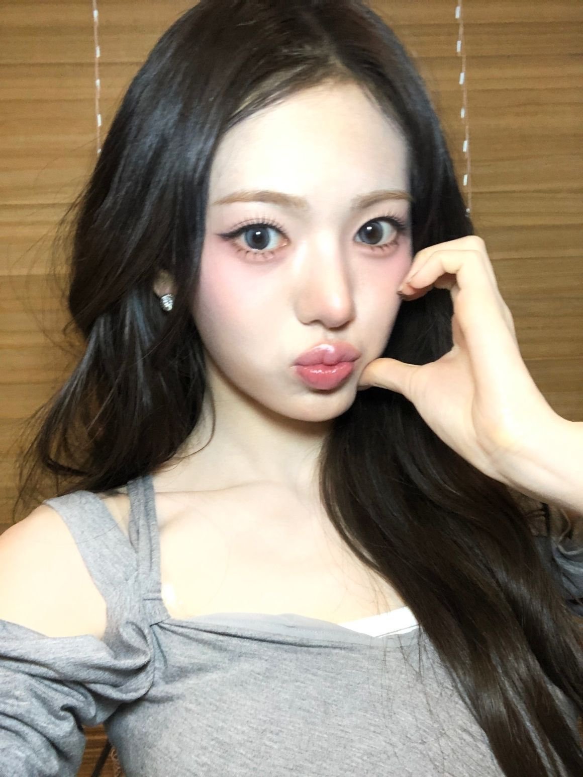 260219 KiiiKiii SUI李守彬 