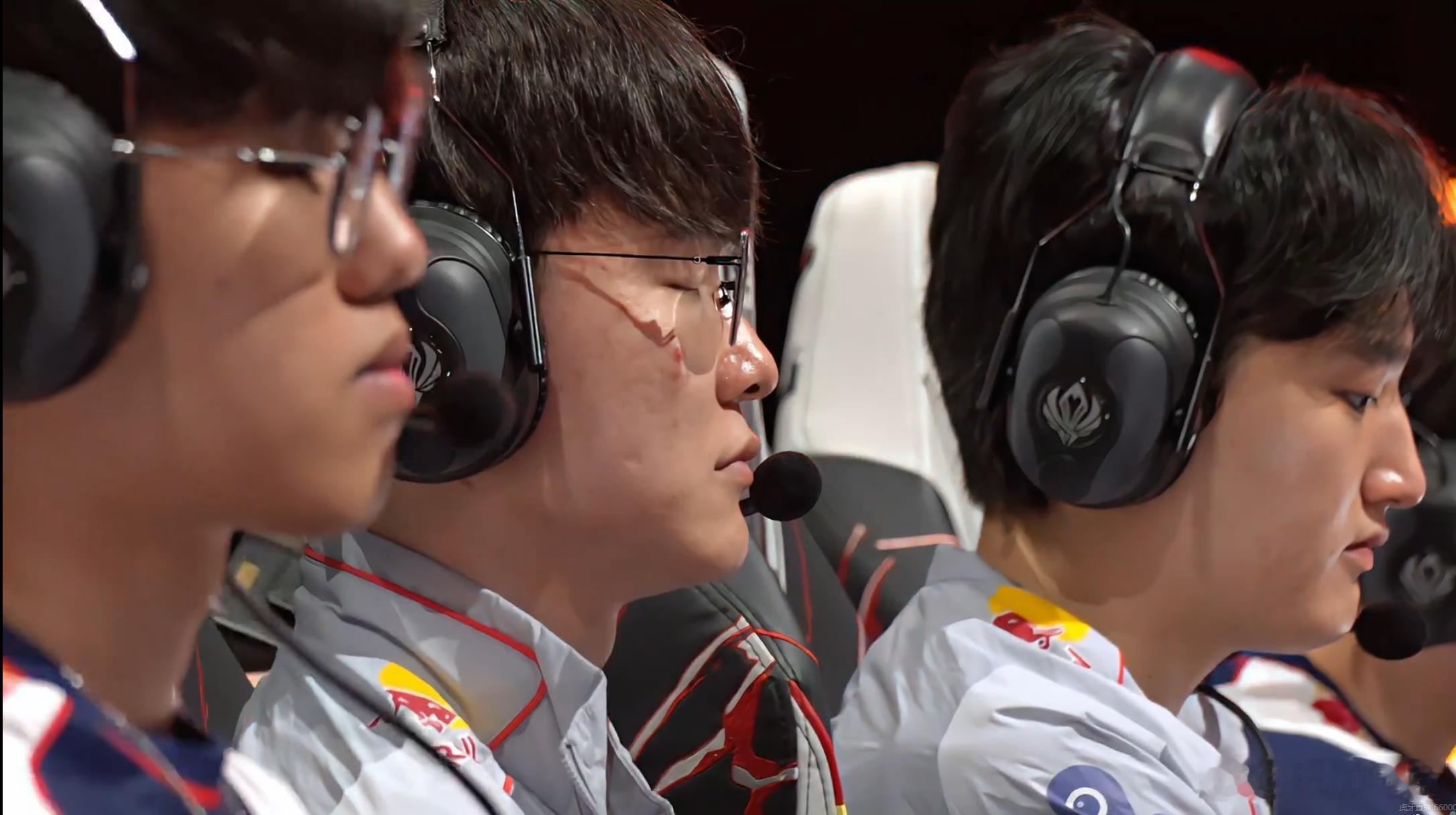 BLG 2-1 T1赛点局了，Faker闭目养神了，大家觉得今天会听到战歌吗？B