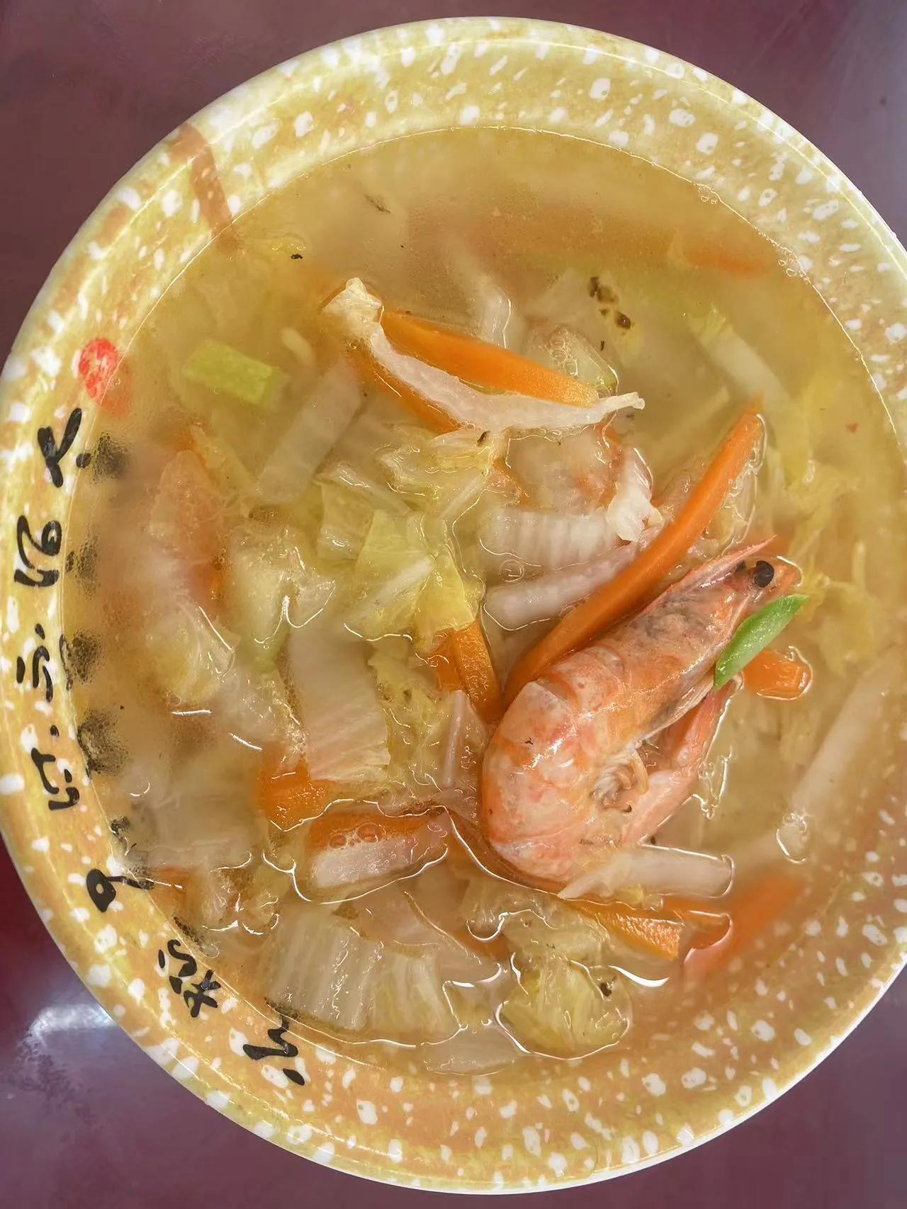 最差劲的一次景区就餐经历，烟台景区养马岛的两碗海鲜面让人吃出五味杂陈，女老板真牛