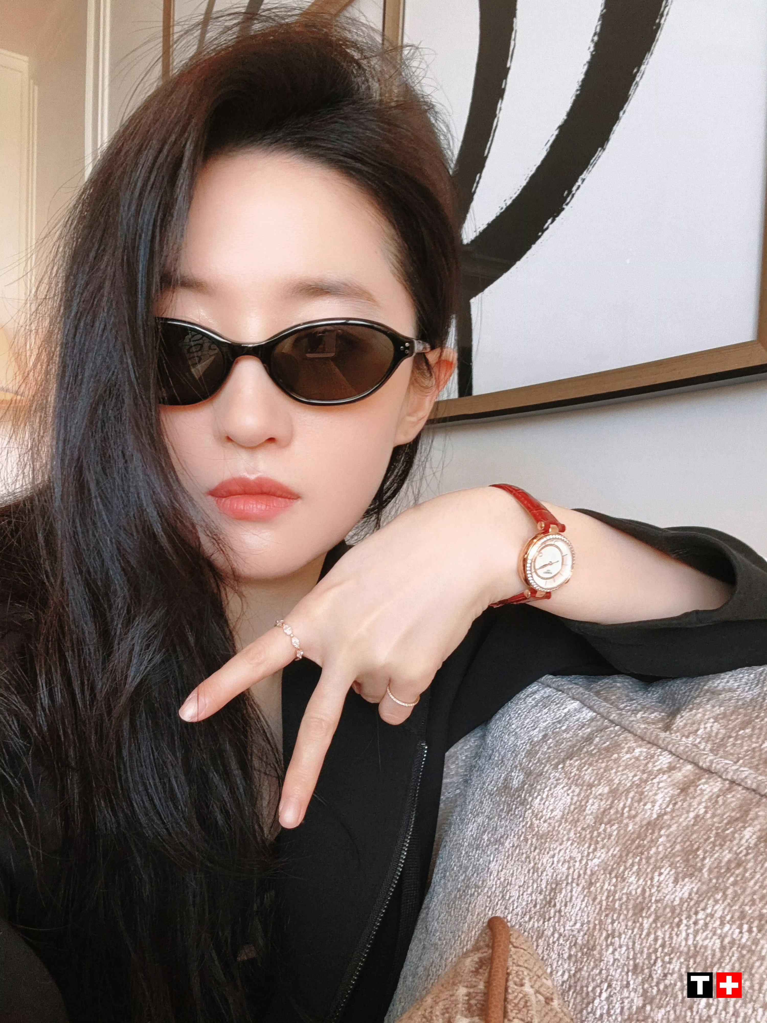 看状态像是装大人的小孩儿刘亦菲你也太嫩了吧天梭全球品牌代言人刘亦菲