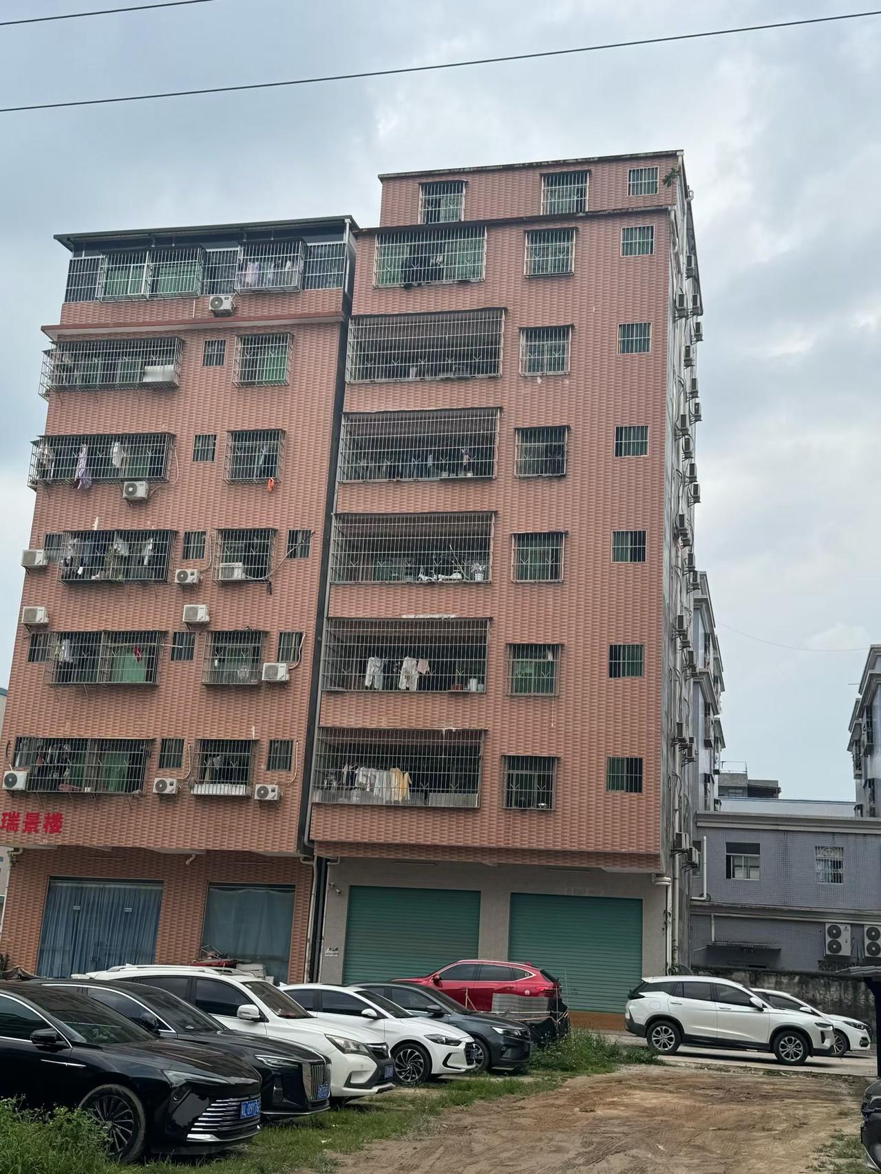 💥水口稀缺整栋急售🌹
占地111㎡，七层半自建楼
建筑总面积1050㎡
稳定