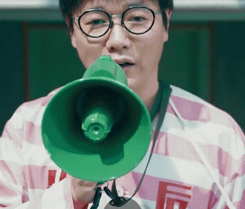 卓伟看情圣3破防了 笑不活了！谁能想到看《情圣3》破防的竟是卓伟本人，宁愿失业也