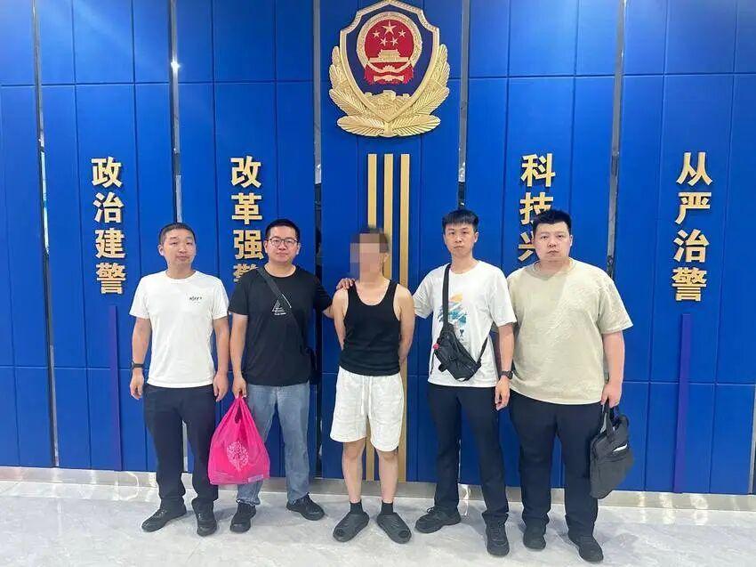 7 月 13 日，武汉江岸公安对外通报一桩疑点重重的失窃案，业主存放在家中密码箱