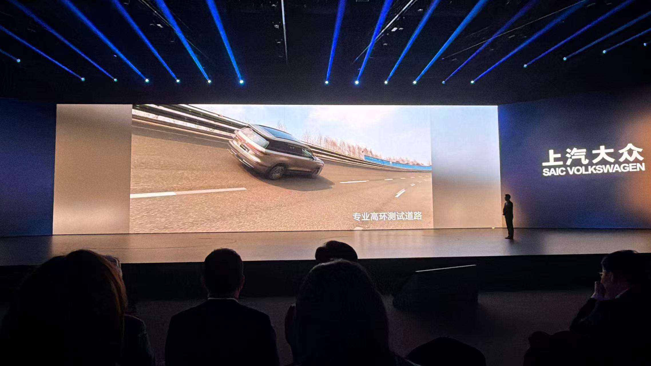 32.98万元起闭眼入大众9X  ID.ERA 9X 32.98万元起售大众 I