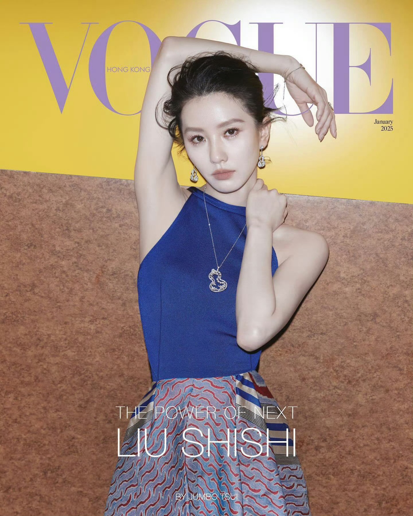 刘诗诗登上香港版《VOGUE》2025年1月开年刊封面，先是拿下奢牌Celine