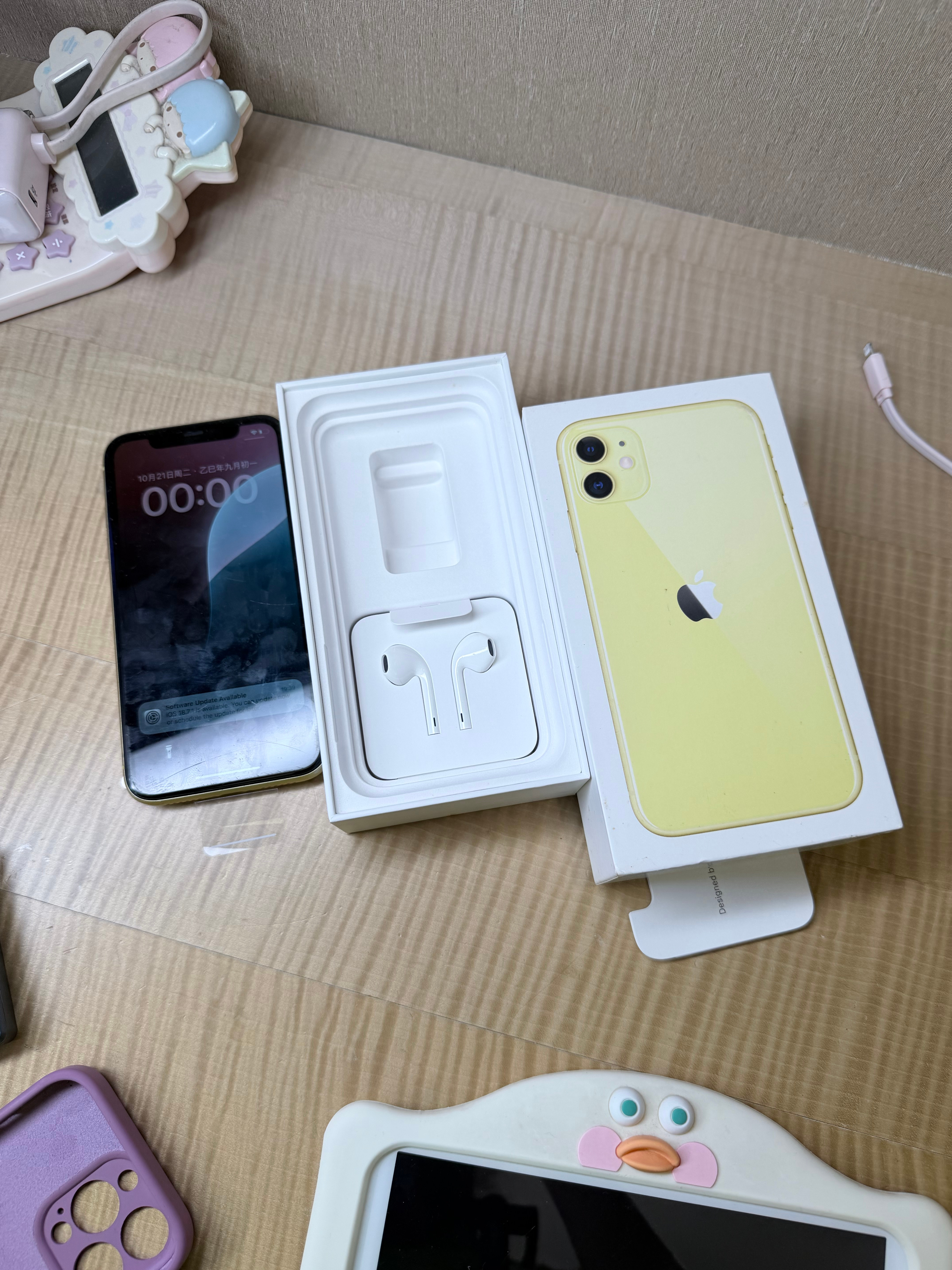 收拾旧手机的时候发现……还真是，以前的手机是有耳机送的！ ​​​