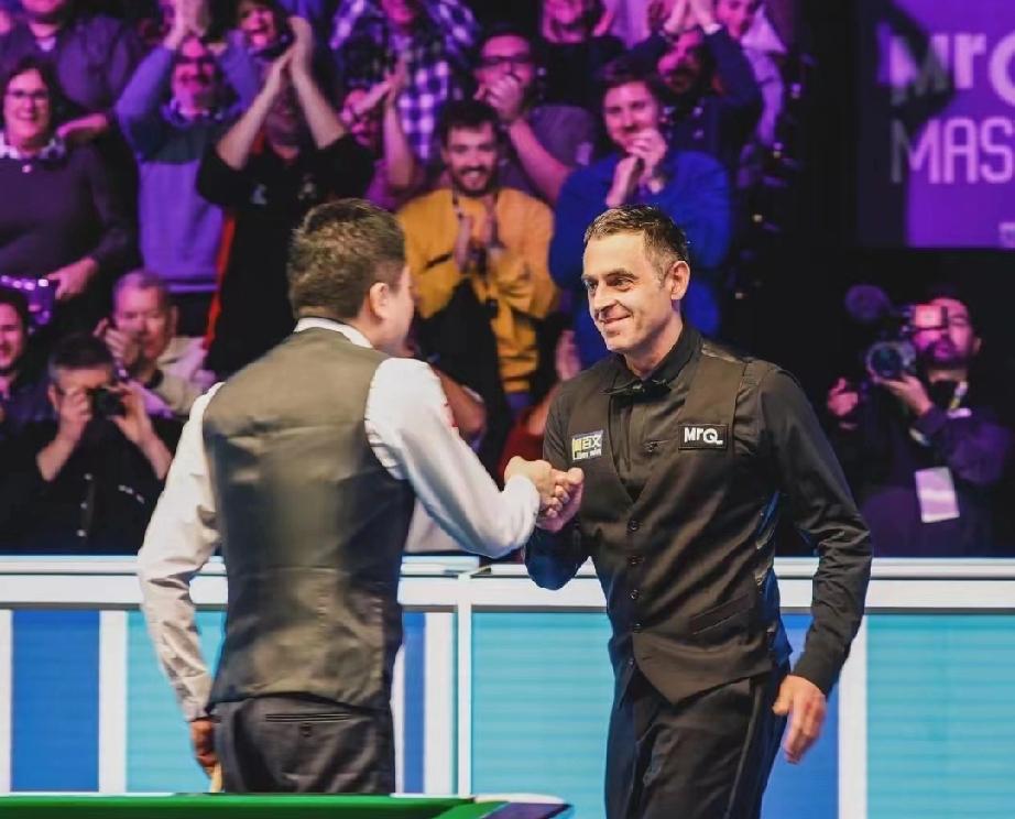 熊猫军团
在斯诺克苏格兰
公开赛上书写了
新的历史！
常冰玉以4-1的比分爆冷击