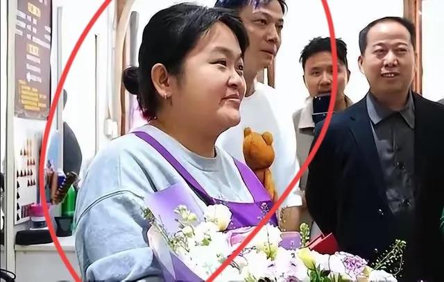曾经一打开手机就能刷到她的。
现在怎么刷不到了？