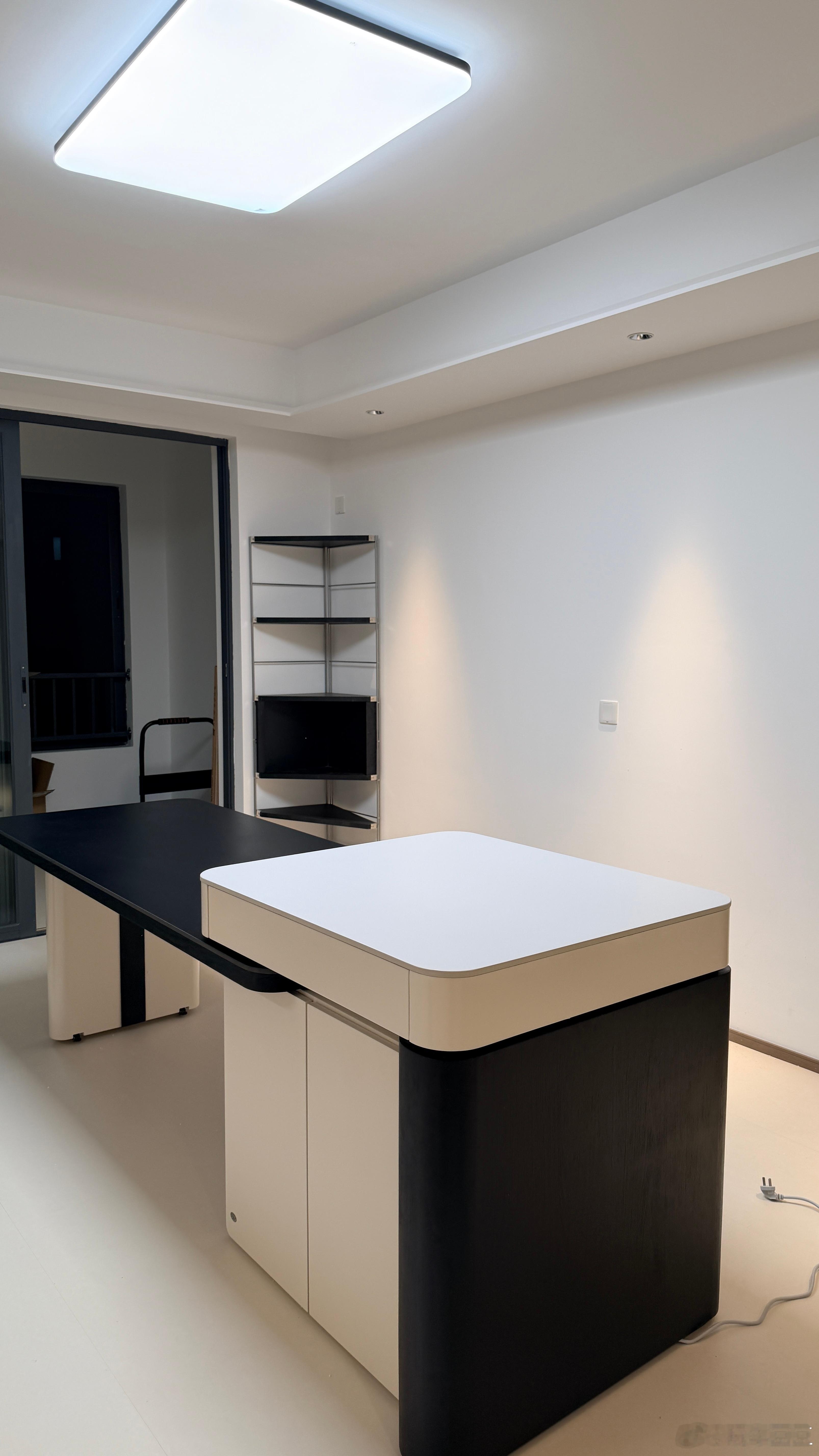 工作室装修进度+1客厅+餐厅的岛台已经组装好了！今天整理我们的云评直播间