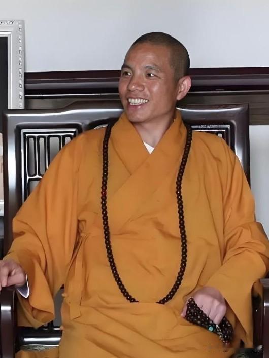 少林寺新方丈释印乐，上任才五个月，寺里的账上就捅出了一个八百多万的窟窿。香客们上