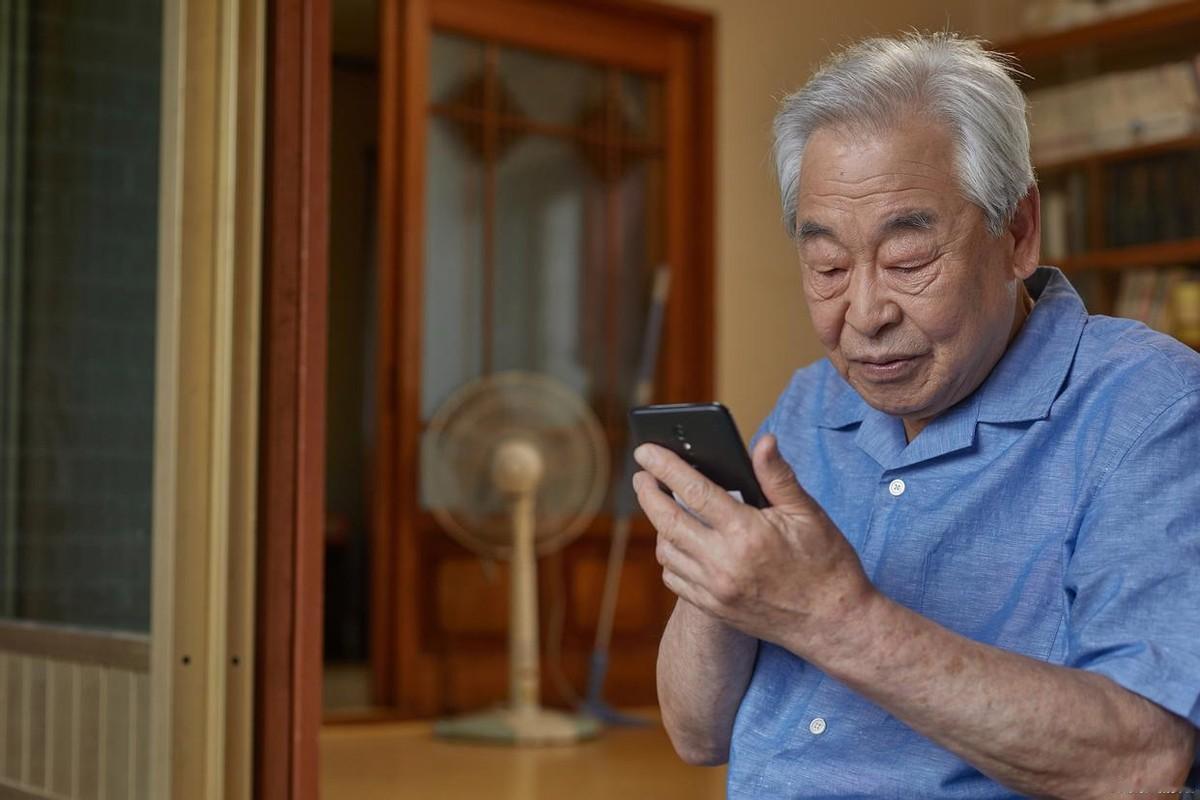 婆婆的转账记录上，去年一万，今年两万。钱到账的短信提示音一响，那边就彻底安静了。