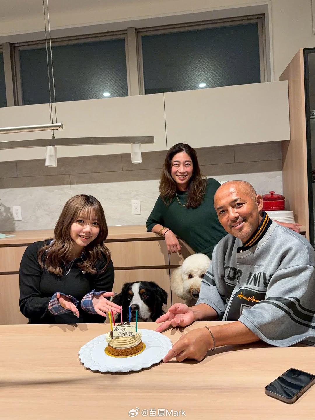 日本花和尚的46岁生日，回母校踢球。 