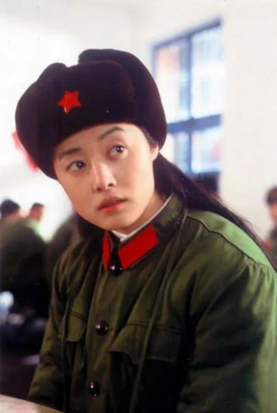 1999年电视剧《梦开始的地方》讲述了七十年代的北京。一批部队子弟在什刹海溜冰场