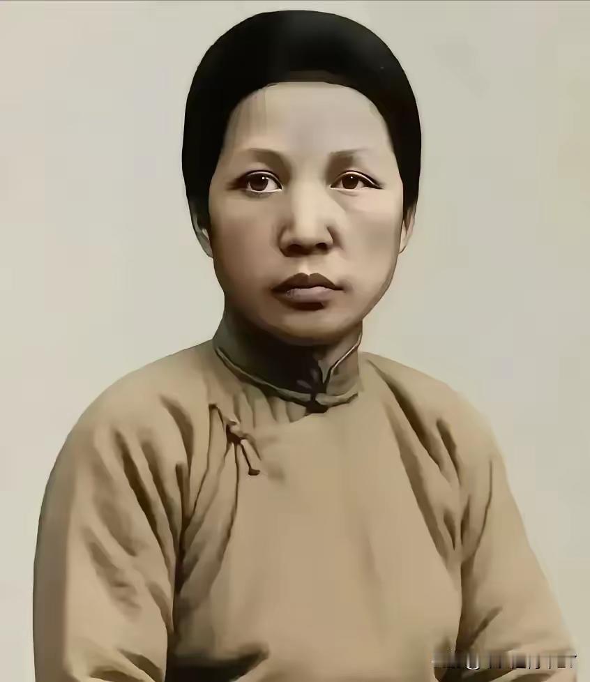 两位平凡母亲，托举起半个新中国的脊梁
 
世人皆知伟人叱咤风云、总理鞠躬尽瘁，却
