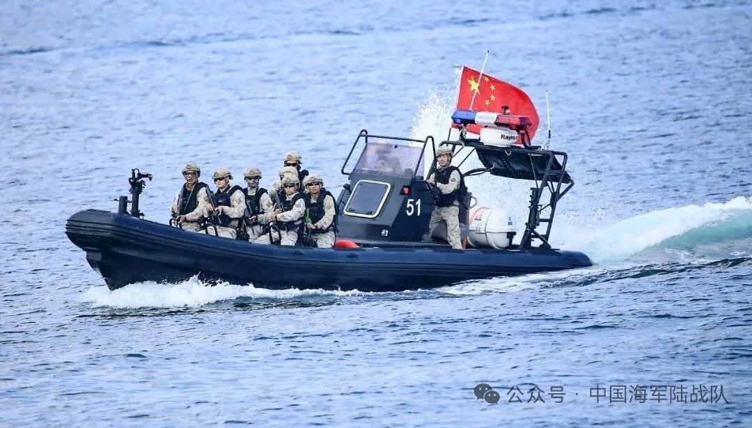 中国海军驻吉布提保障基地特种作战连 ，是不是又整了新背心。