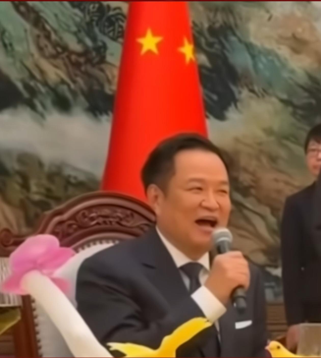 泰国总理阿努廷以中文唱响歌曲《甜蜜蜜》，赢得了阵阵掌声，这也彰显了中泰两国间深厚