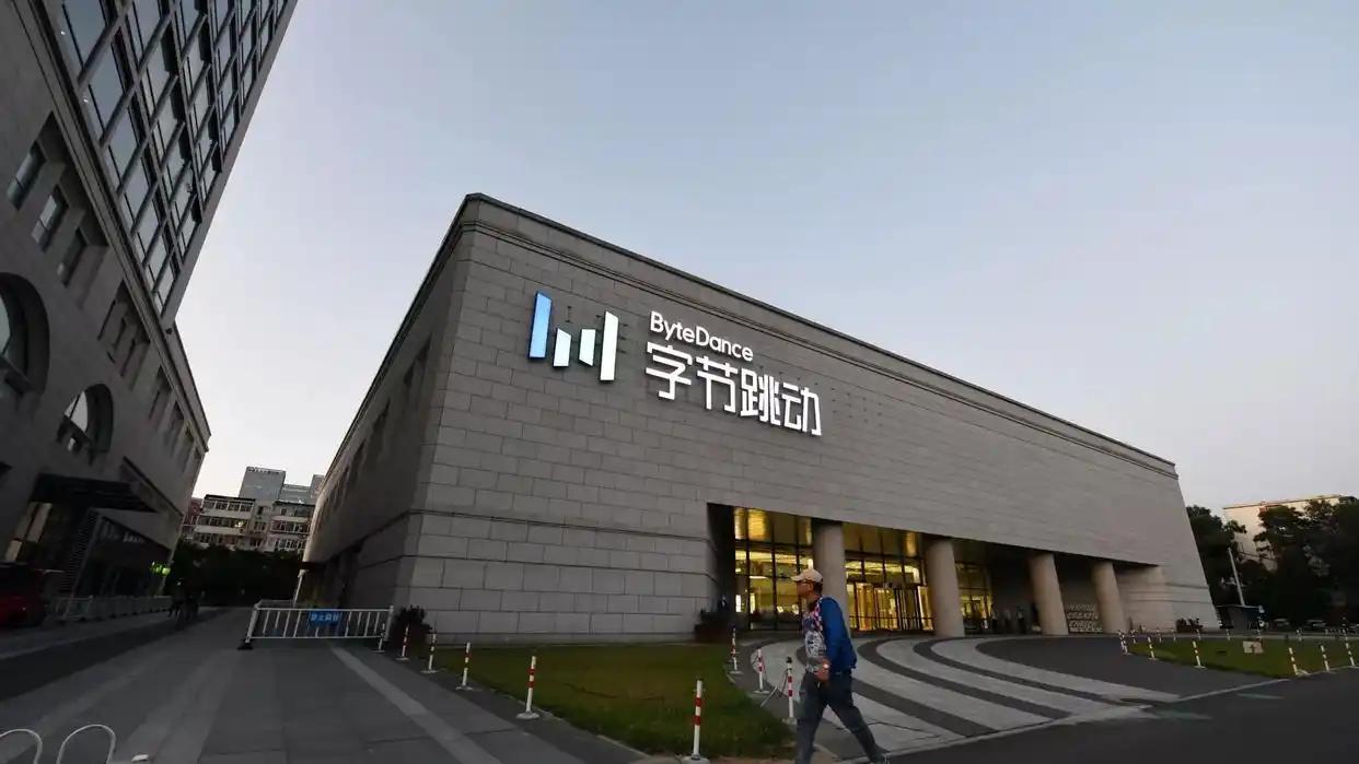 特朗普万万没想到，中国竟把美国对华常用的招数用在美国身上。美国彭博社4月24日报