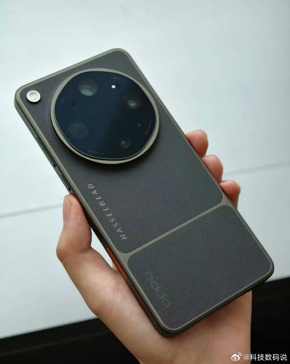 不知道这是不是OPPO Find X9 Ultra真机，看起来全新还挺有辨识度的