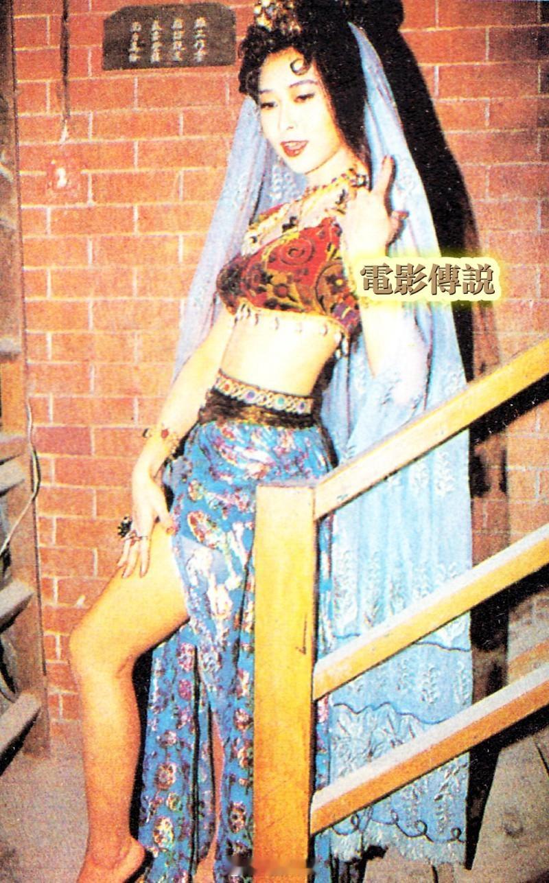#電影傳說扫描# 能在巨星云集的《东成西就》中占据一席之地，说明卿卿当时确实有足