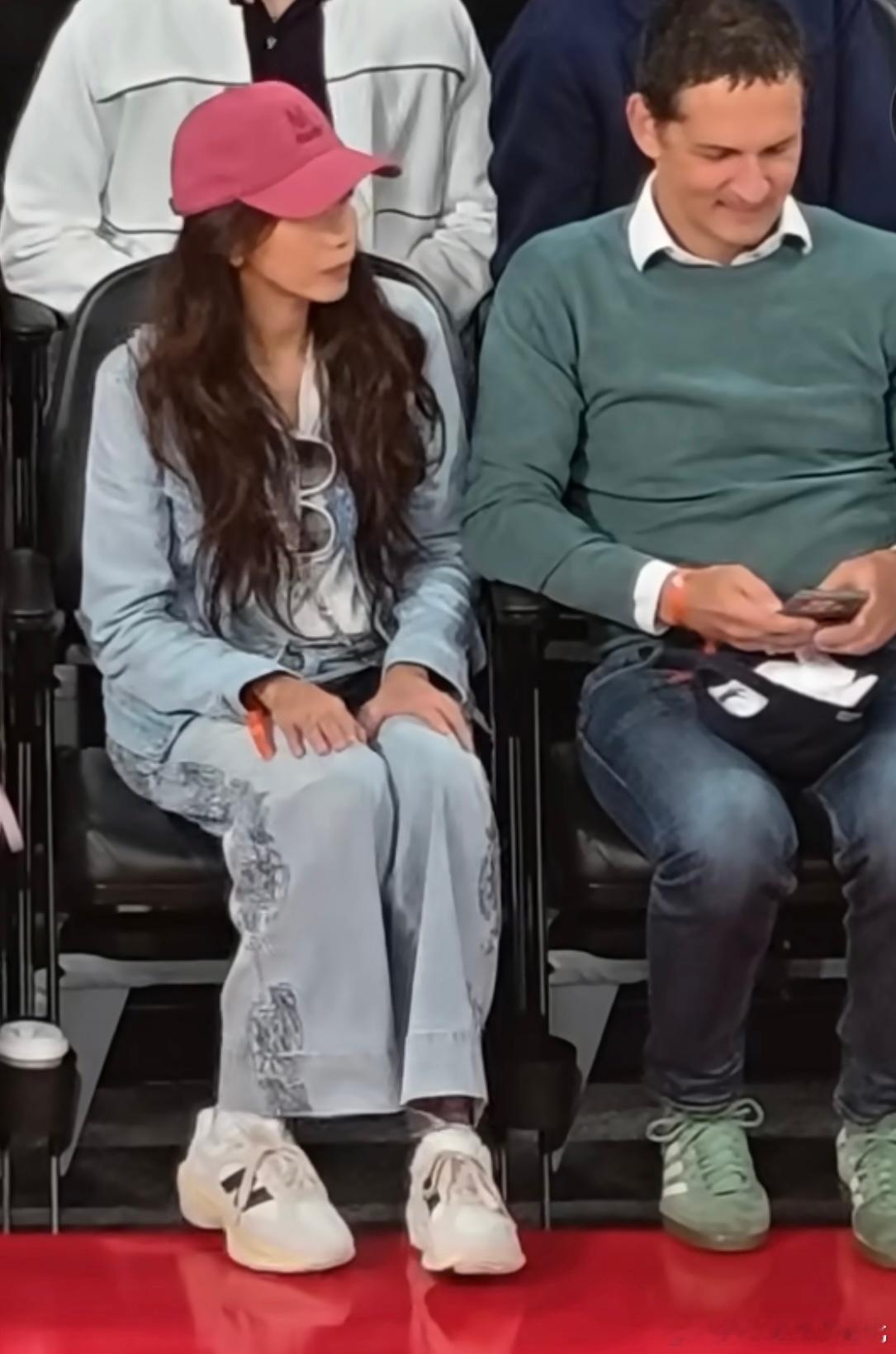 莫文蔚现身NBA中国赛第二场，网友调侃：莫文蔚都比曾凡博的镜头多[doge] ​