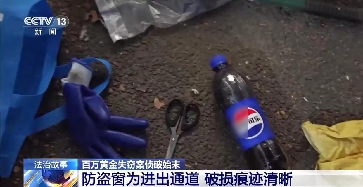 凌晨的上海街头本是万家酣眠的时刻，突如其来的警铃，让整条街道瞬间紧绷。民警接警后