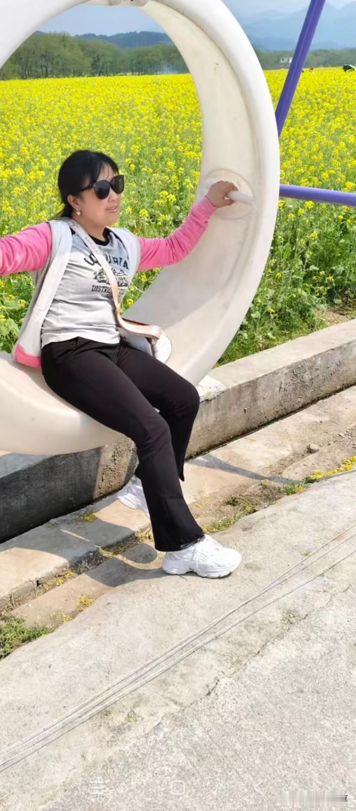 这几天网上对韩红又一次出现热搜，把她推到了风尖浪口，各种评价无奇不有。有些人甚至