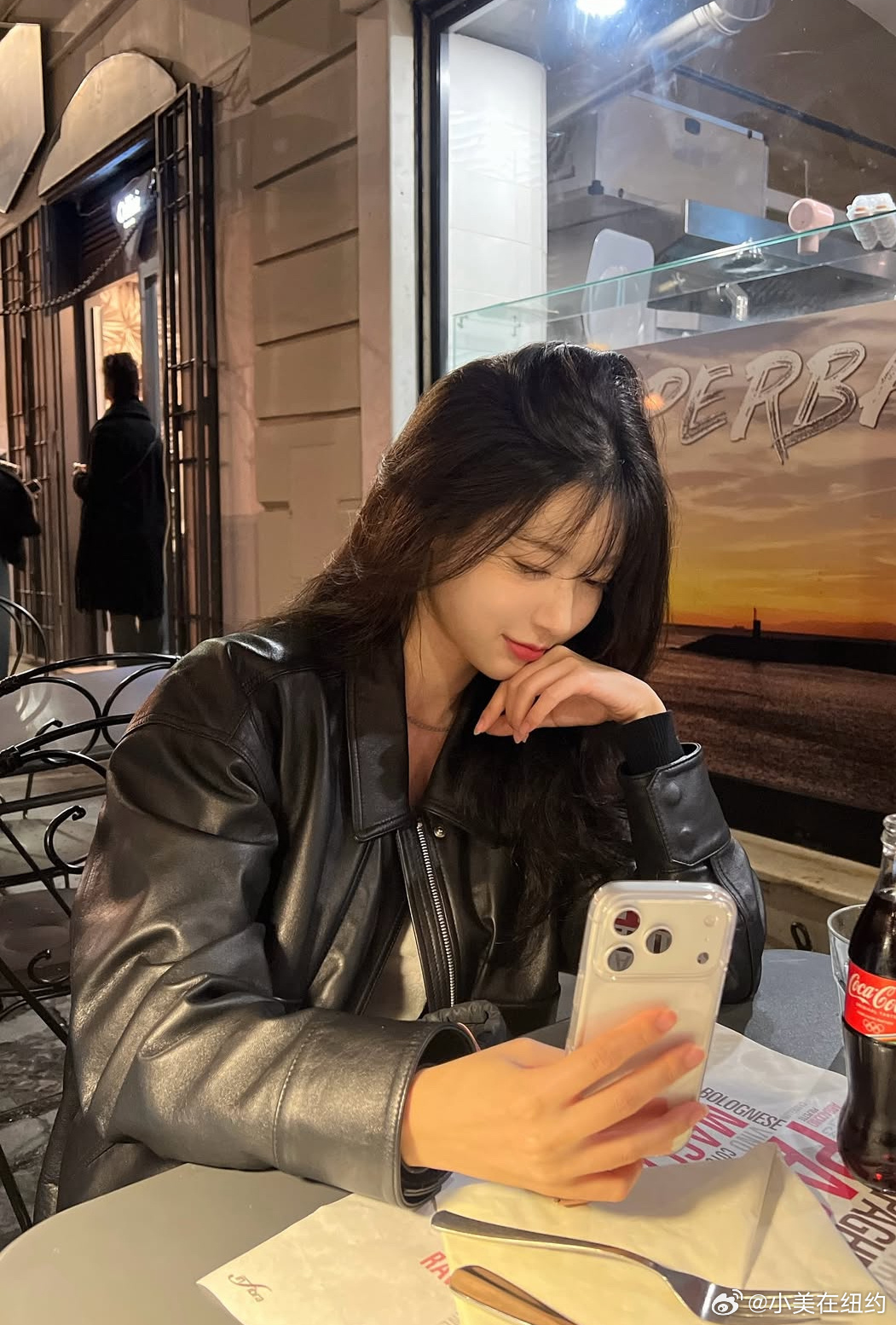 英国威廉王子也掉发，世界首富贝索斯也光头我就知道秃顶是没治的。马化腾还戴眼镜，就