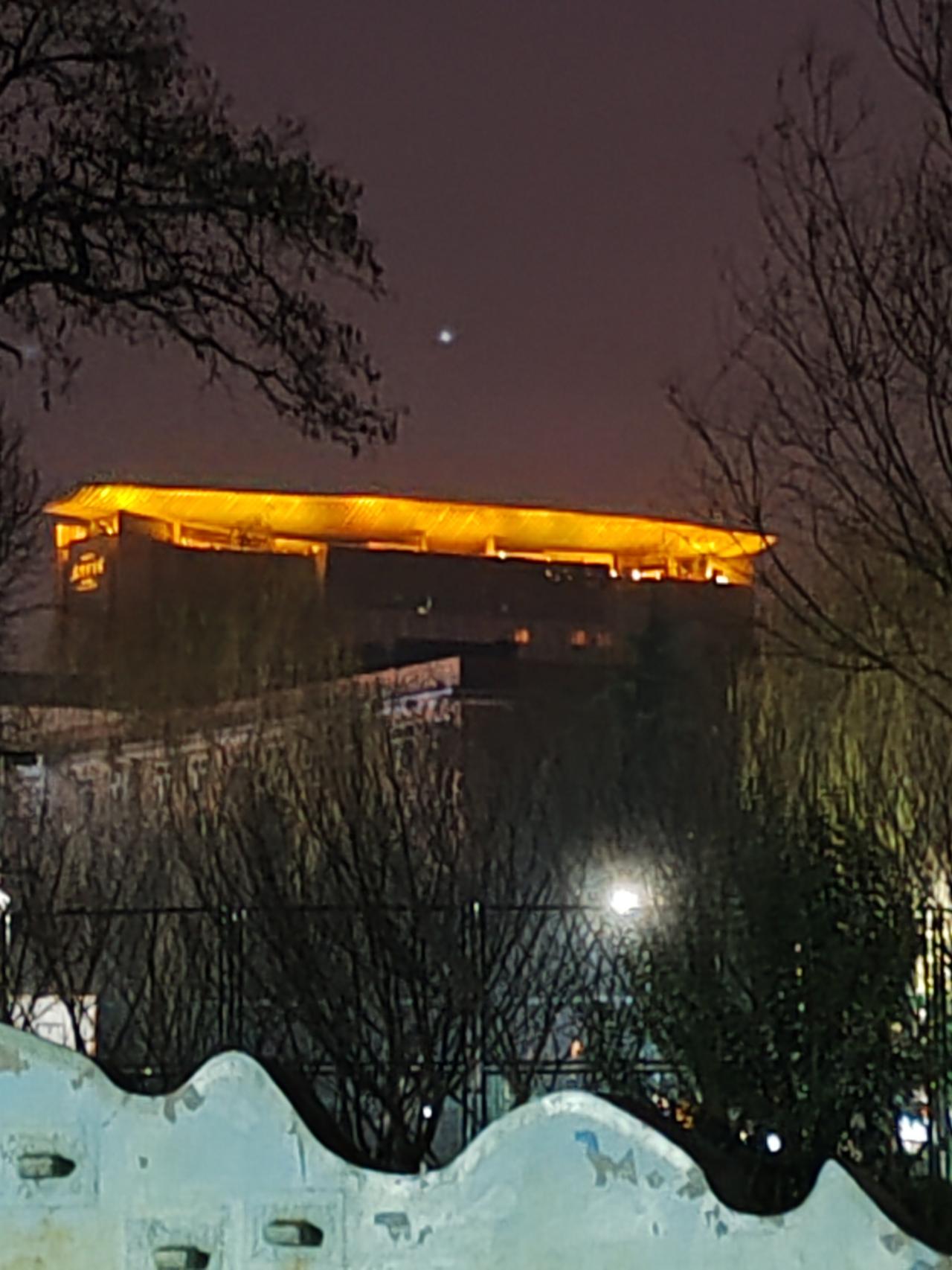 当穿貂再也不能说明你的生活高人等的时候，它的光环自然也就退去了。随着人们的生活水