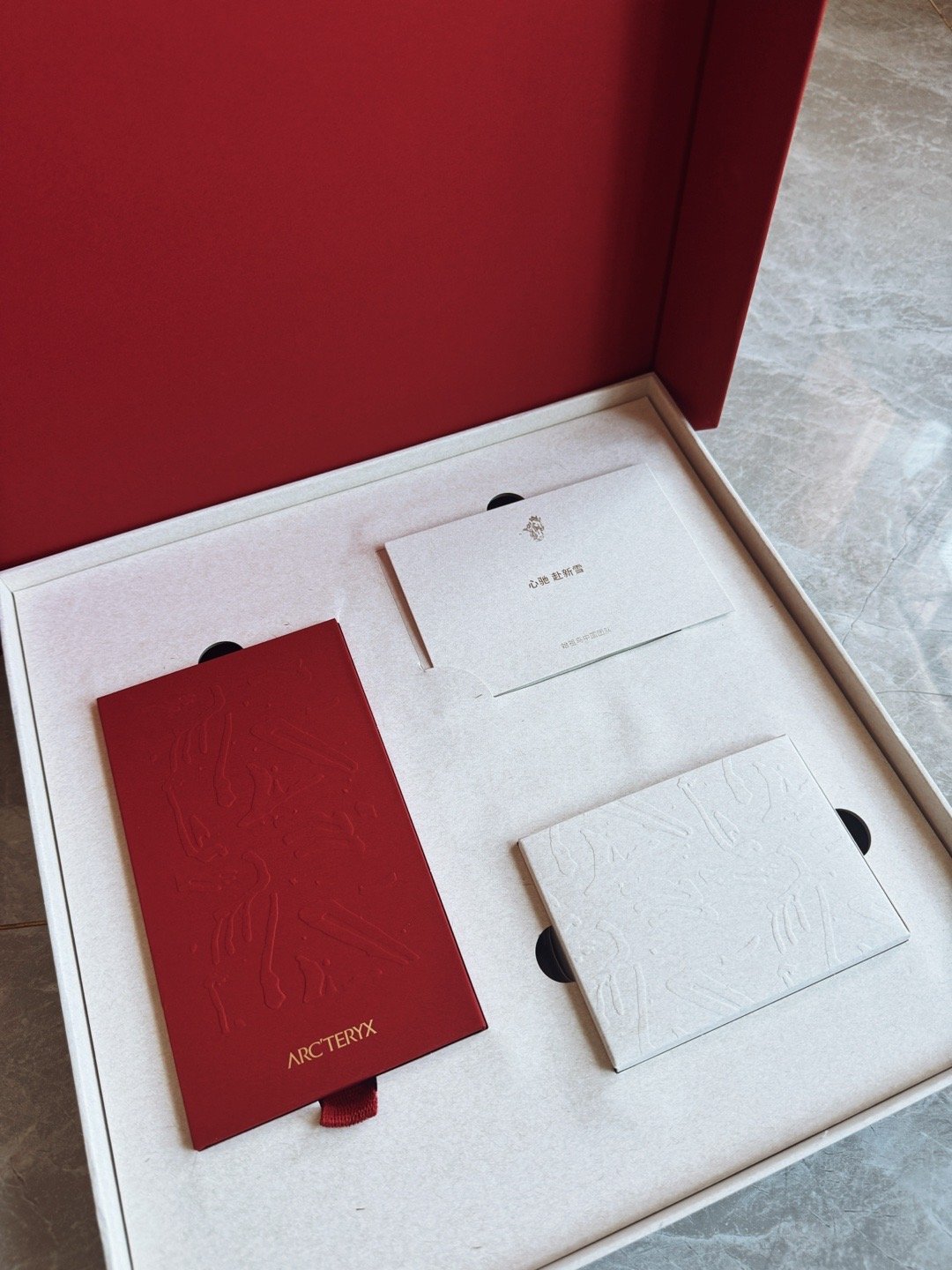 始祖鸟2026🐎马年礼盒心驰赴新雪，马年的第一份硬核浪漫来自始祖鸟。PETZL