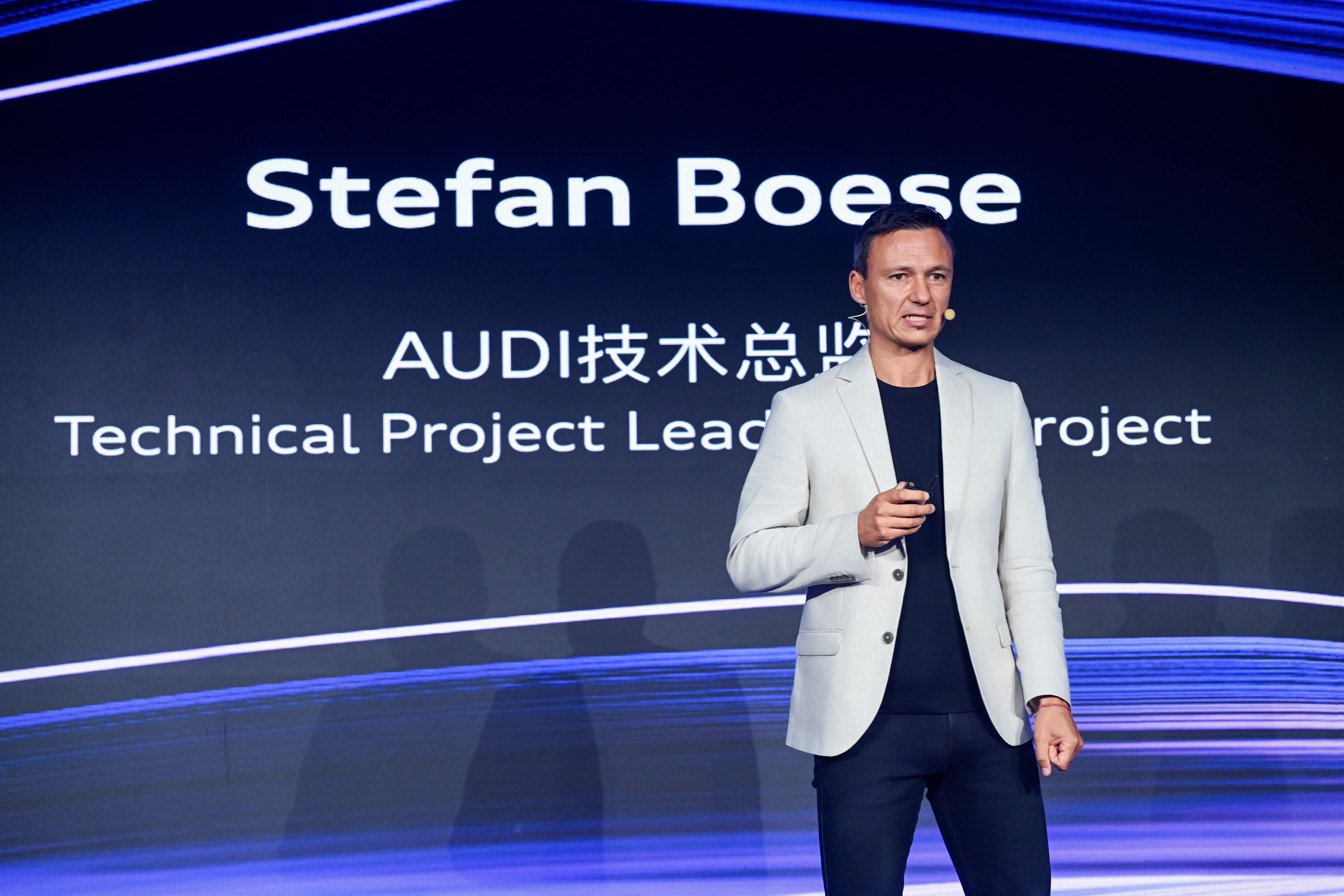 这是一次非常深入的试驾体验形式看得出来AUDI 对E5 Sportback的重视