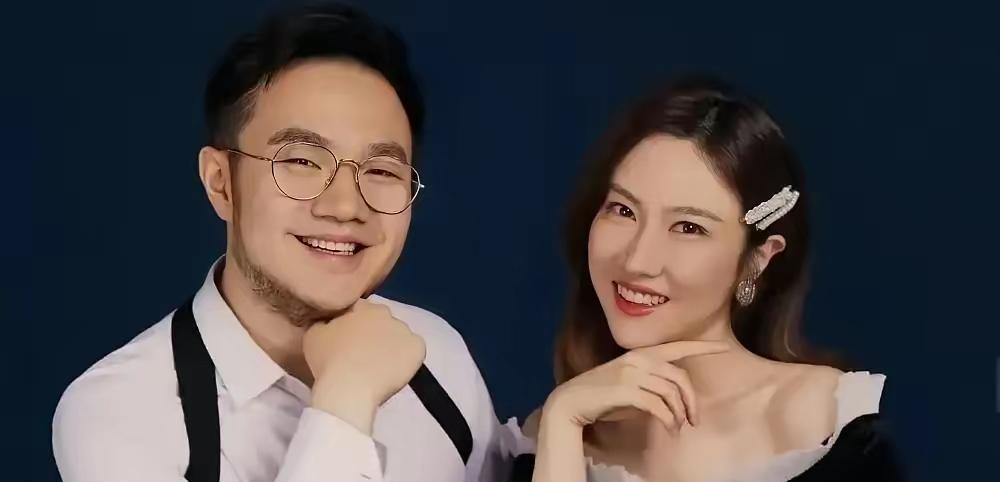 每月10万给月入三百万的儿子“零花钱”？
这届“啃老”门槛真够高的！
硬核实锤来