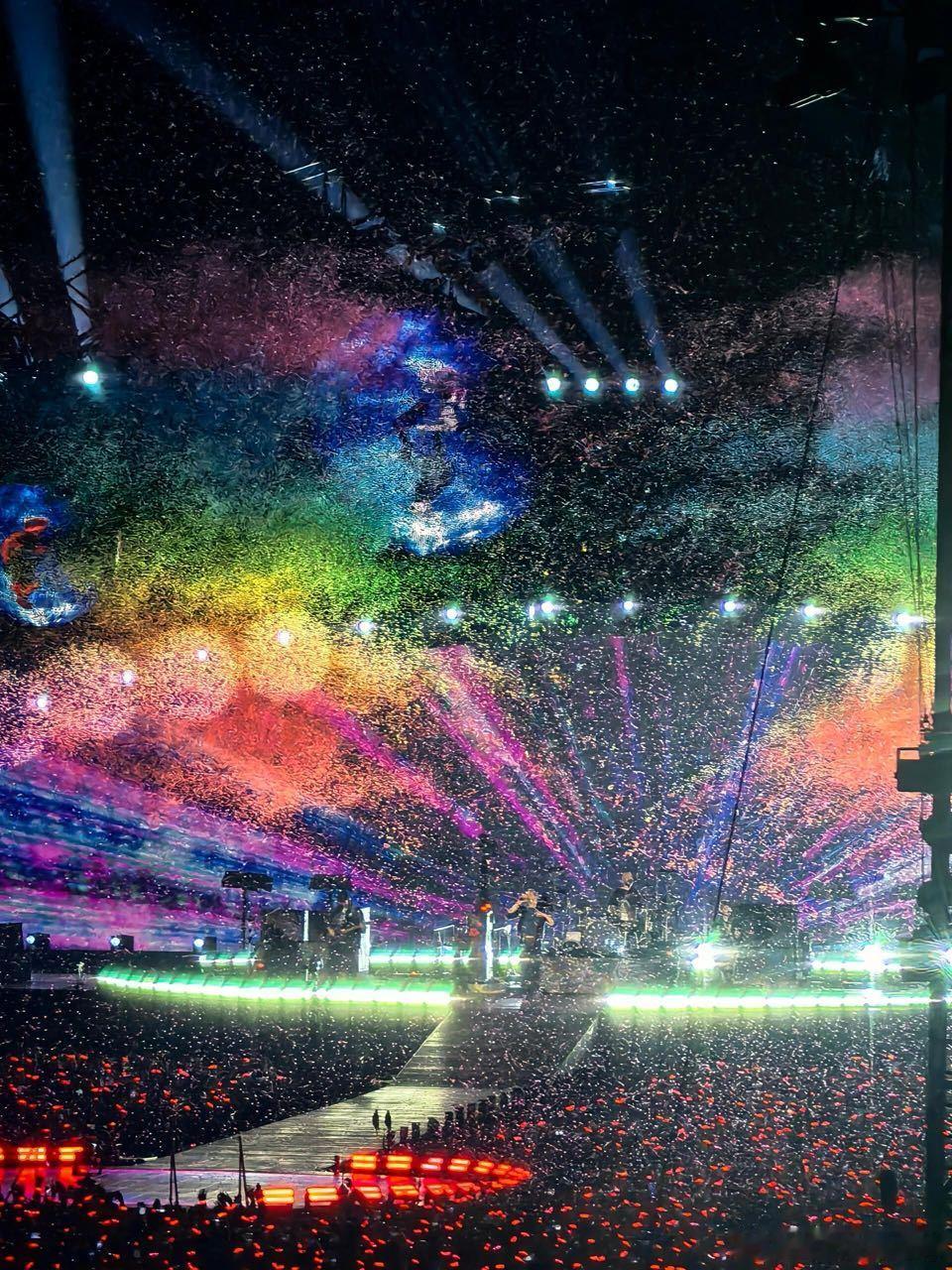 抽4个人去看演唱会！酒店+机票+演唱会门票全包！不要的可折现6000元！想干嘛干