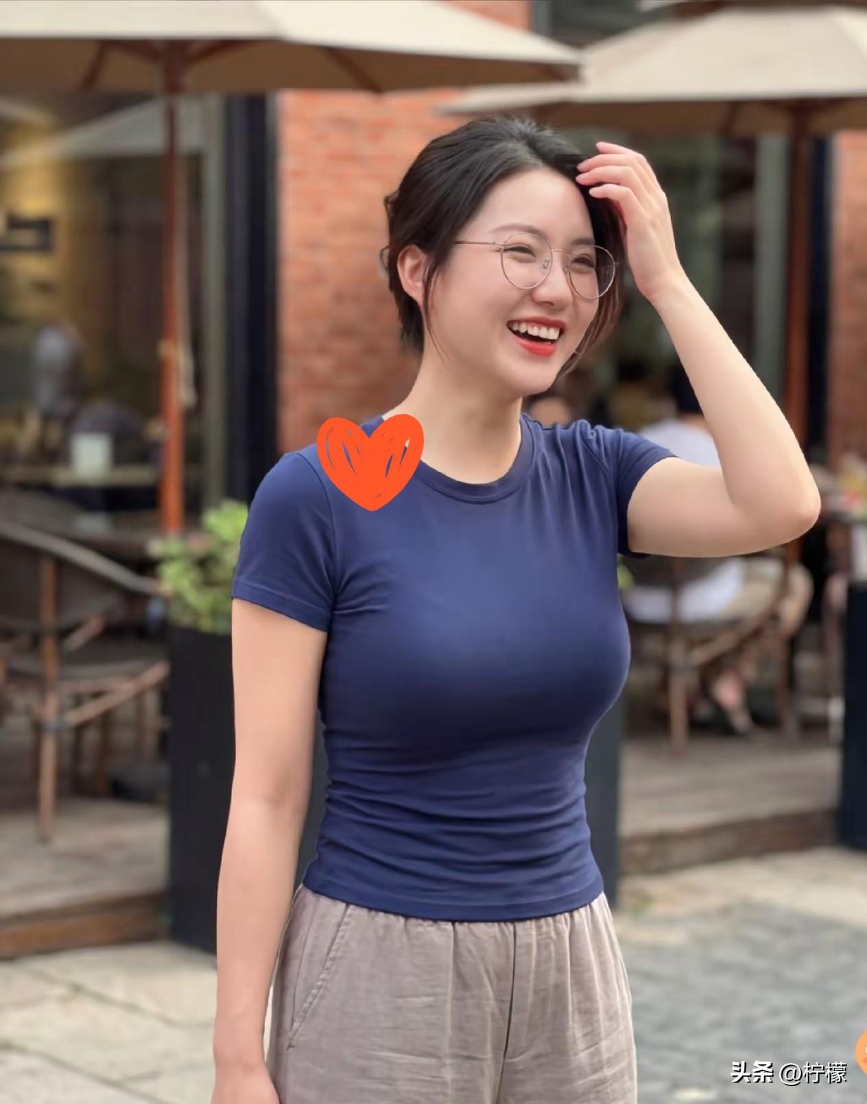 我堂妹在长沙一家国有银行工作，快三十岁的时候，找了个二婚的老公，对方比她大12岁