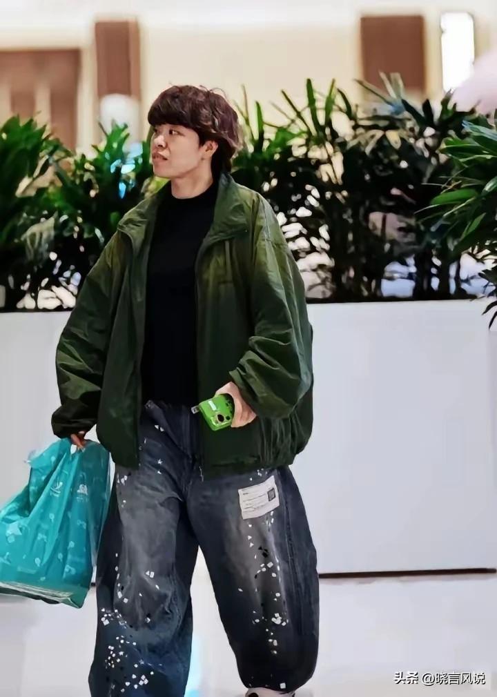 王艺迪这从头到脚的打扮咋样啊！我可能与有的友友看法不同吧！我们觉得大迪打乒乓球啊