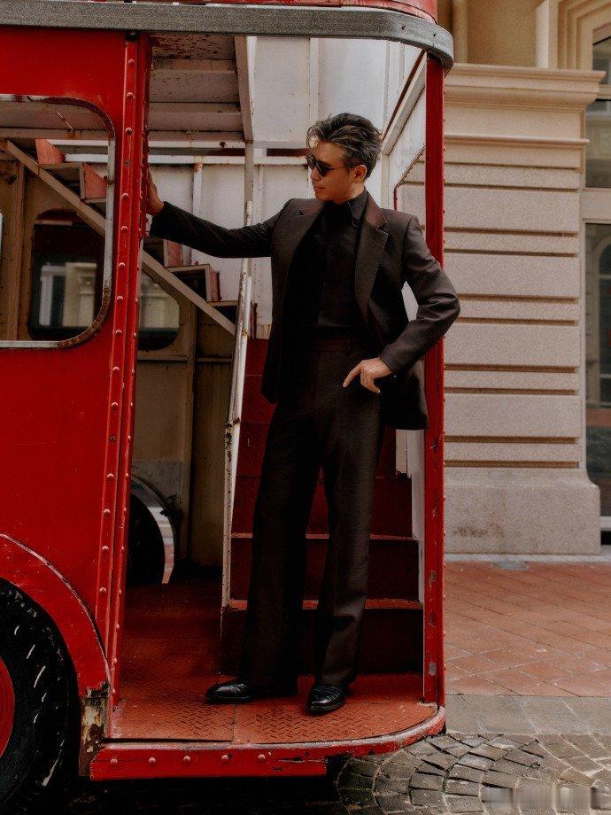 李乃文一个坏消息一个好消息 坏消息：要等一等才能见到李乃文的新惊喜！好消息：这份