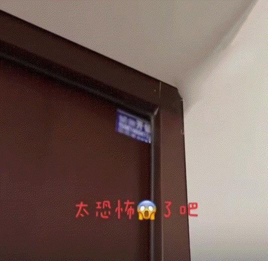 万万没有想到，6月20日，广东一女子回家关门后，竟看到自家入户门内侧被贴了开锁广