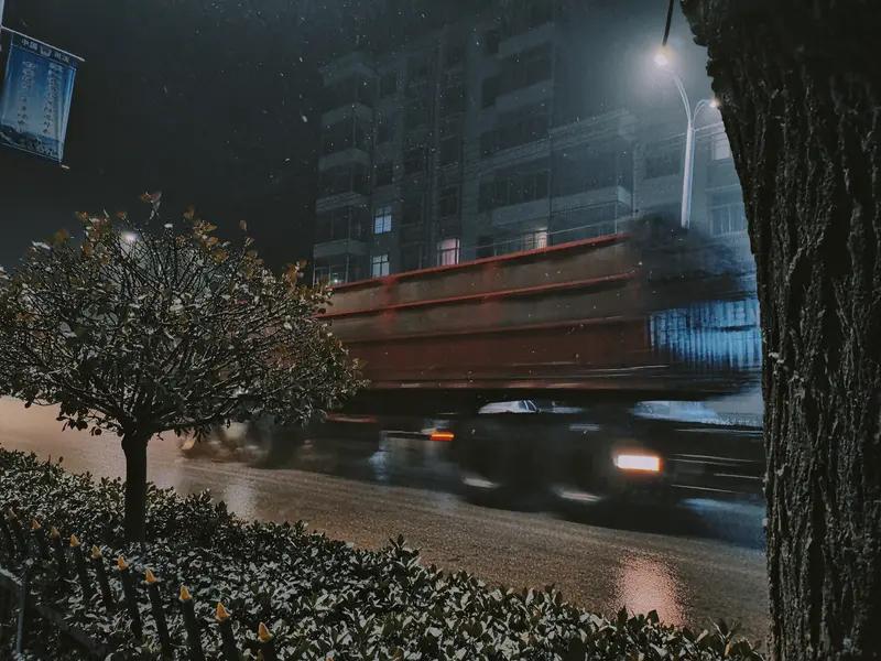 1月19日，中央气象台寒潮、暴雪、冰冻三预警齐发，今年首场全国性寒潮进入最强时段