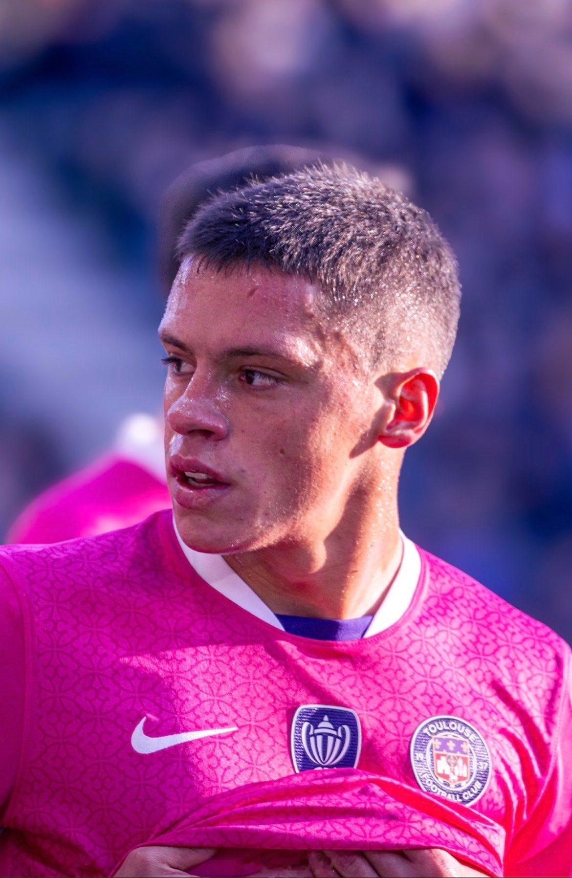 前独立球员圣地亚哥·伊达尔戈（20岁）在最近7场代表图卢兹足球俱乐部（法甲）的比