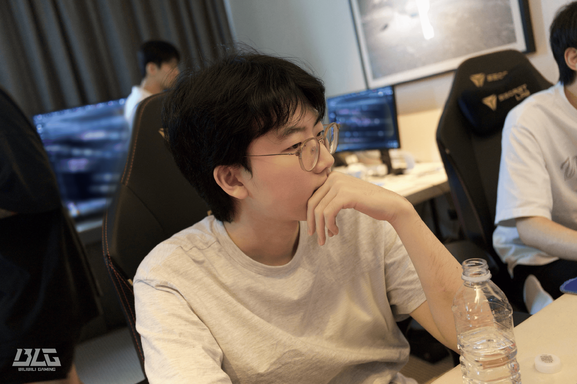 Viper选手赛后发文：赢下了msi第一场胜利，大家加油