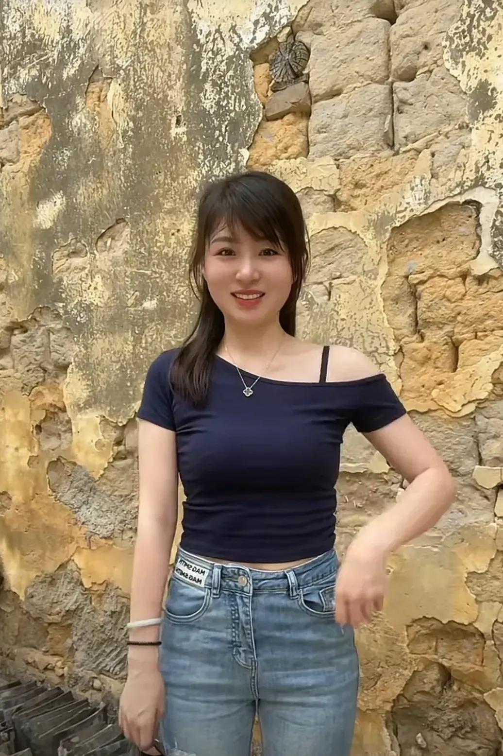 在这个繁忙的城市里，我，一个37岁的单身女子，常常在夜深人静时问自己：“我已经降