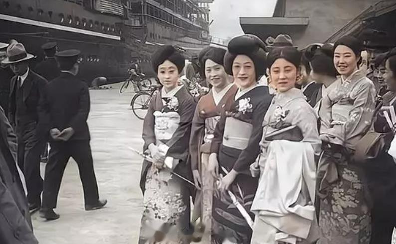 图片分别为三四十年代中国的：上海、北京前门、天津北宁公园、山西大同永泰街、河南开