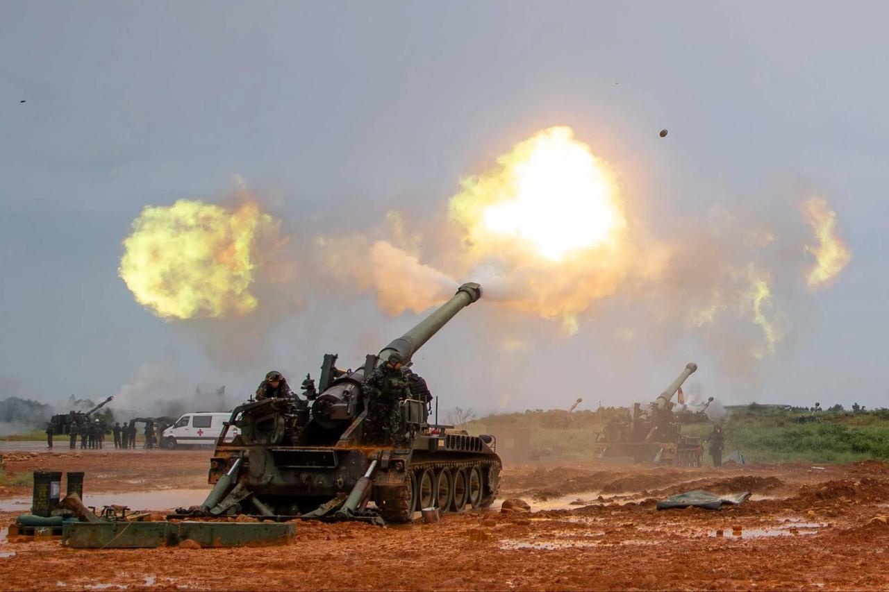 台湾将 M110A2 203 毫米重型火炮转变为针对无人机威胁的射击和滑行战术