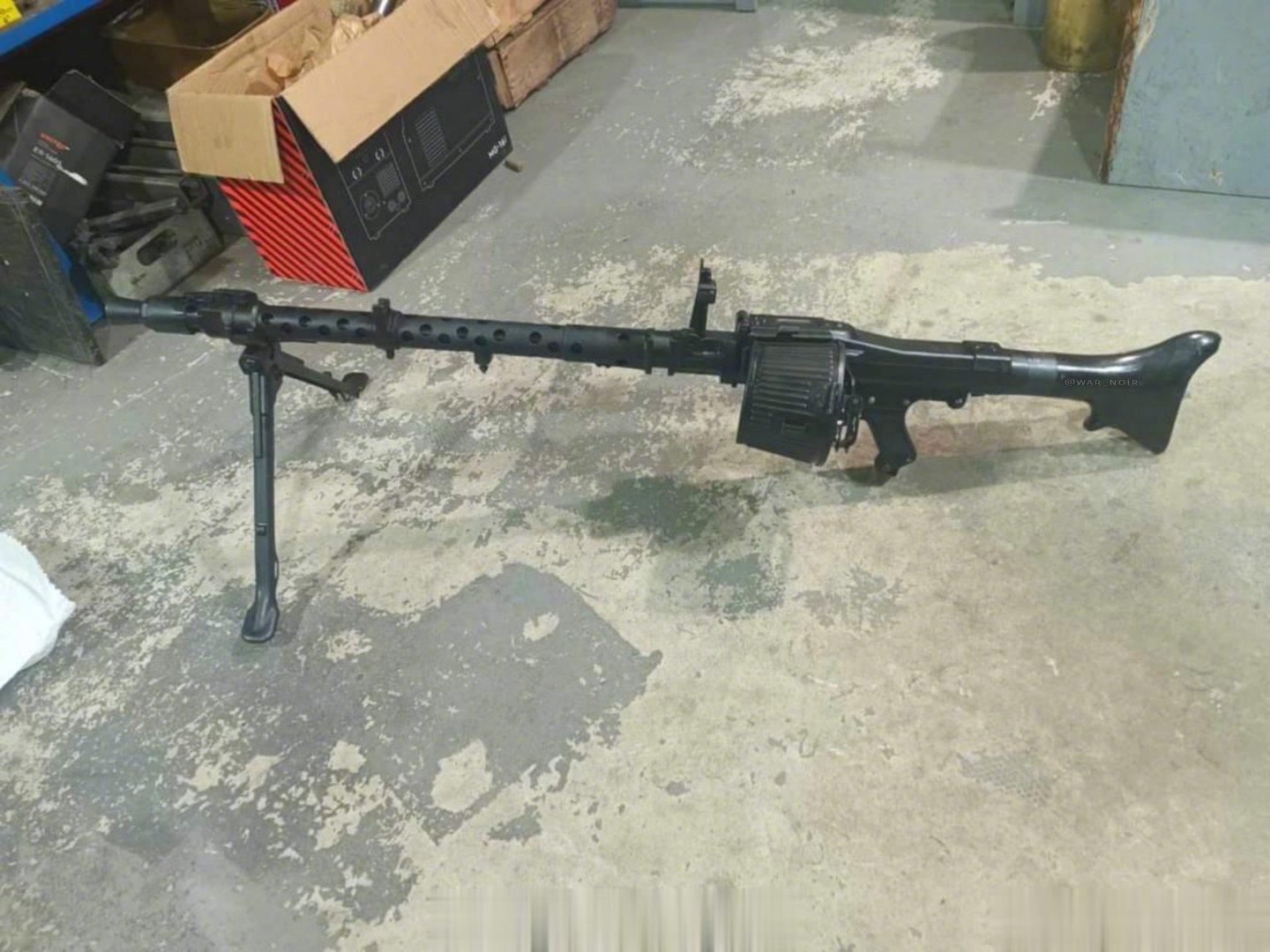 乌克兰军队竟然还用Mg34机枪！虽然它的性能不算差，但毕竟是快100岁的老人家，