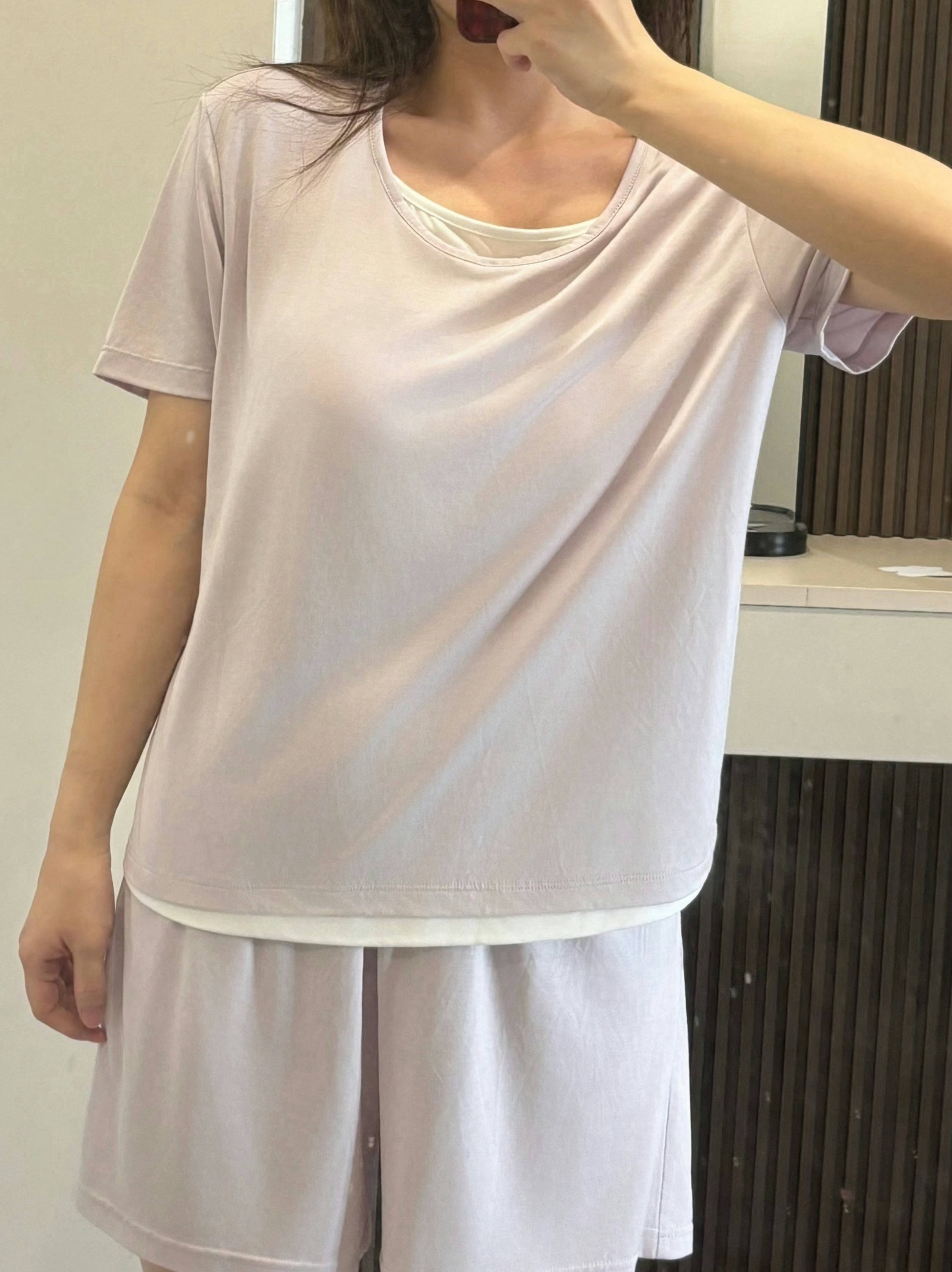 果然紫色的也好好看，穿着睡觉不要太舒服，滑溜溜的料子太适合夏天了！！ 