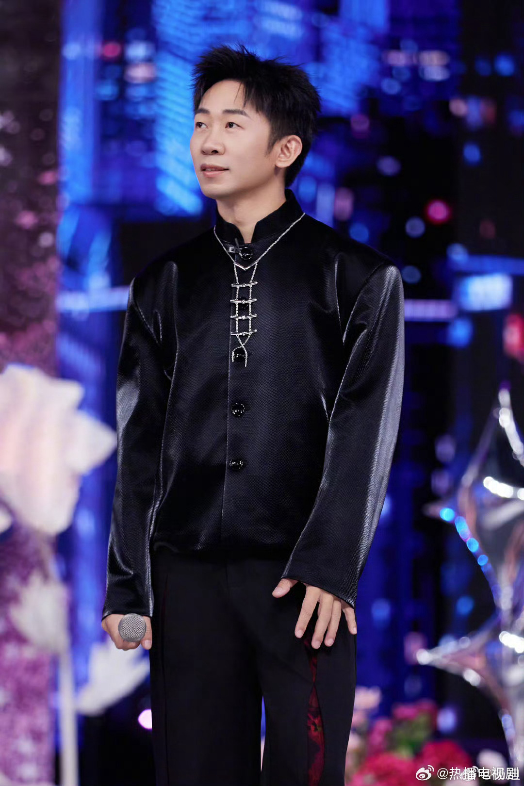 杨迪变出一只猫咪丁程鑫谁被杨迪和丁程鑫的互动可爱到了！一个超有梗一个软乎乎，小丁