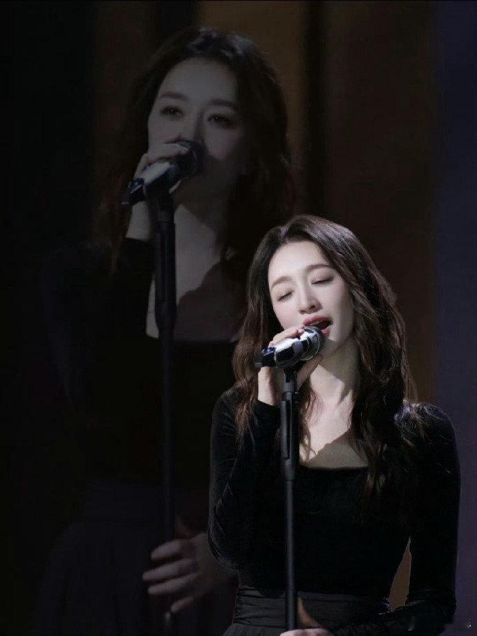 李小冉社交乘风2026温柔藏在细节里面，社交出错不断致歉，努力营业化解尴尬，李小