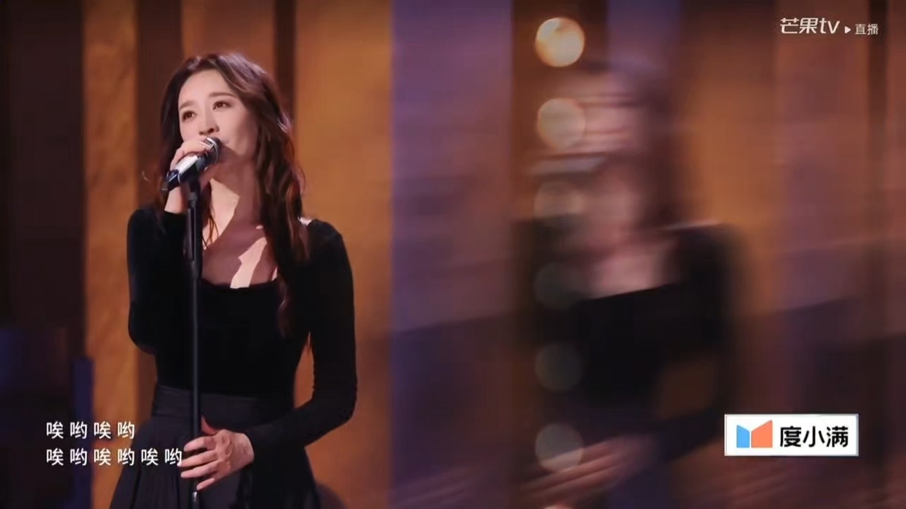 李小冉拉票 老实人豁出去了李小冉一段无剧本即兴RAP笑翻全场，直白爆料姐姐们候场