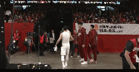 还以为胡明轩和赵嘉义落选大名单就直接回国了，没想到还是随队来到冲绳，赛后也是在球