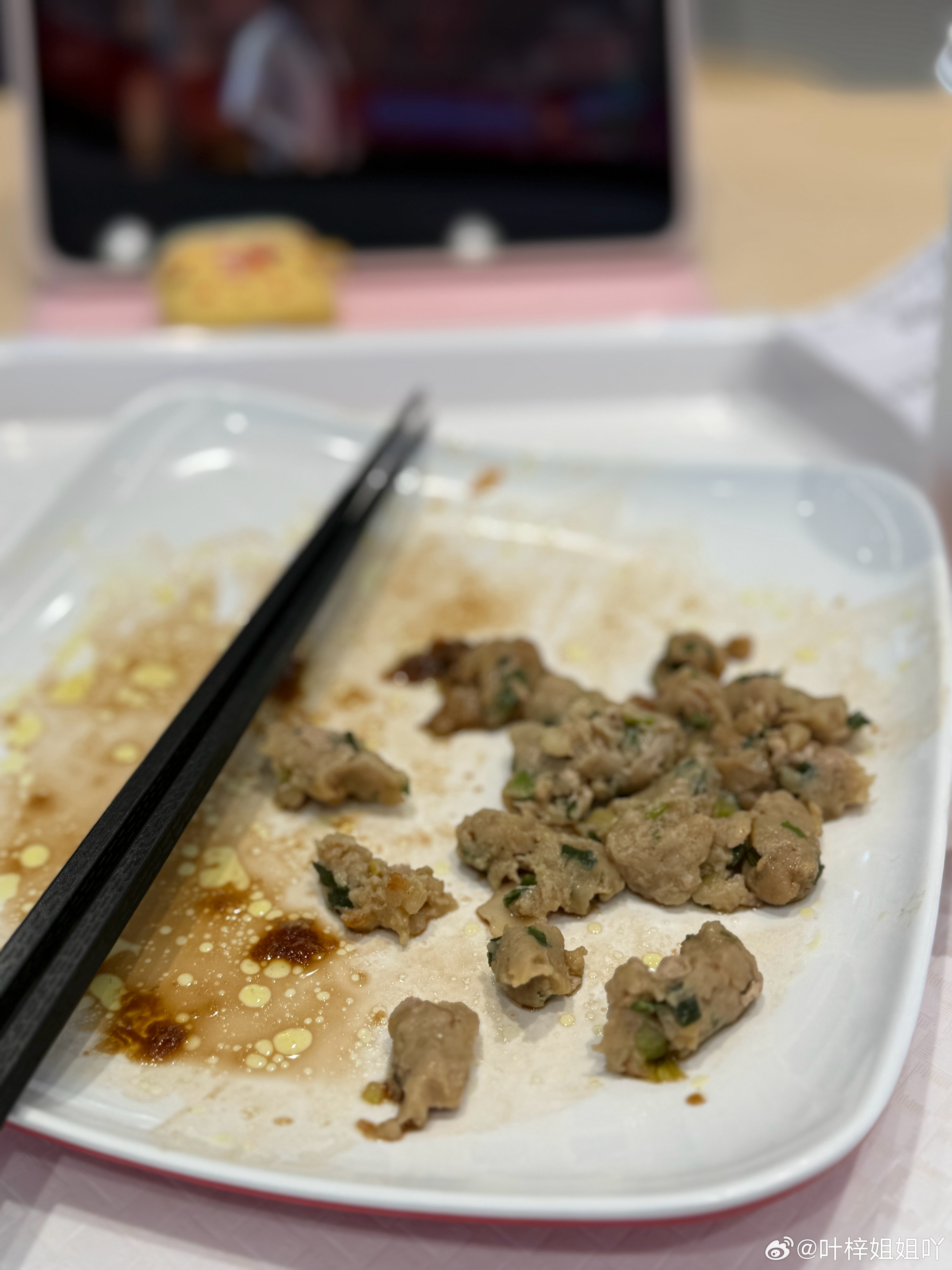 只有我吃锅贴不吃馅吗？ 